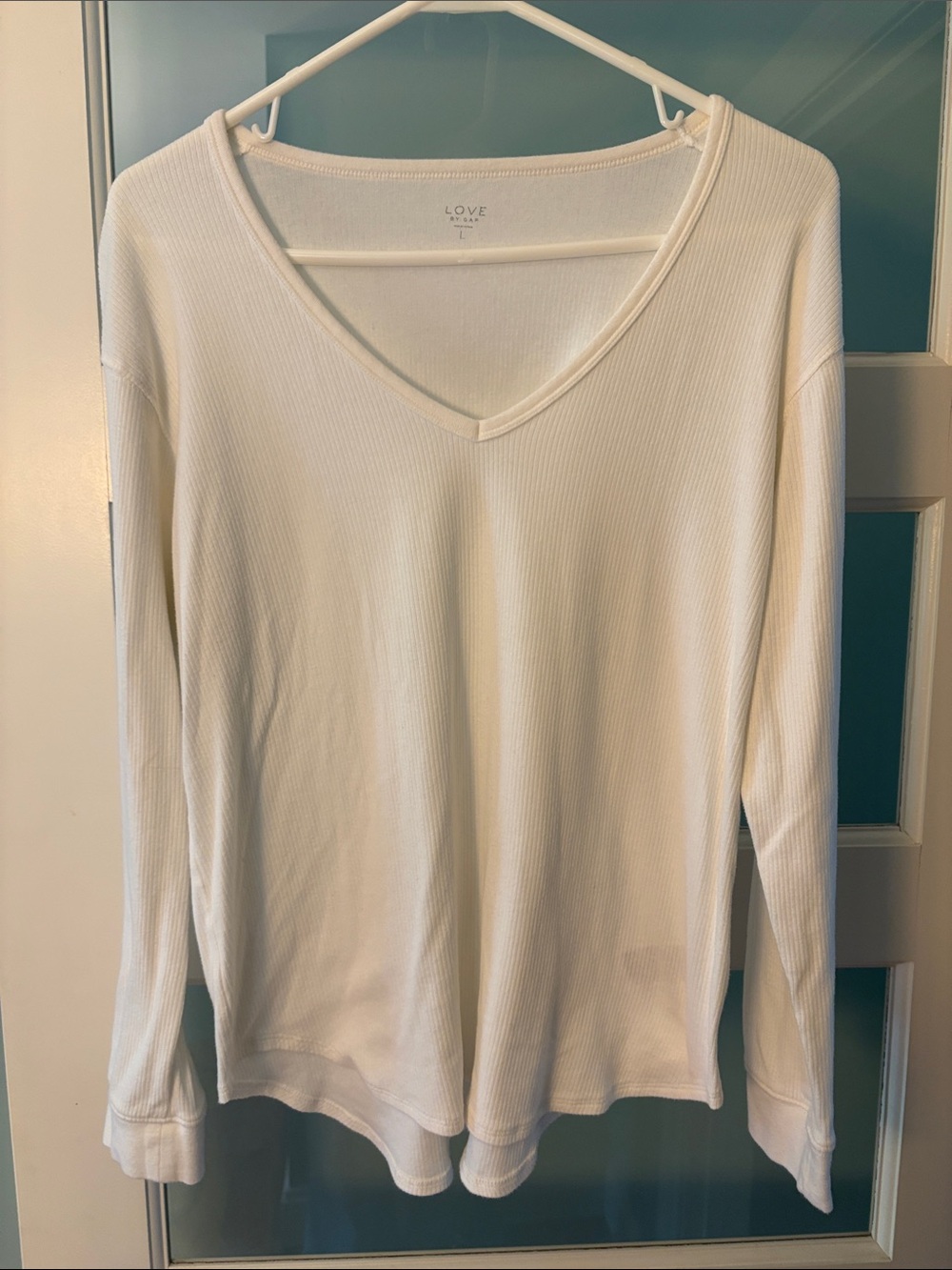 Love by Gap White V-neck Long Sleeve Top (L)